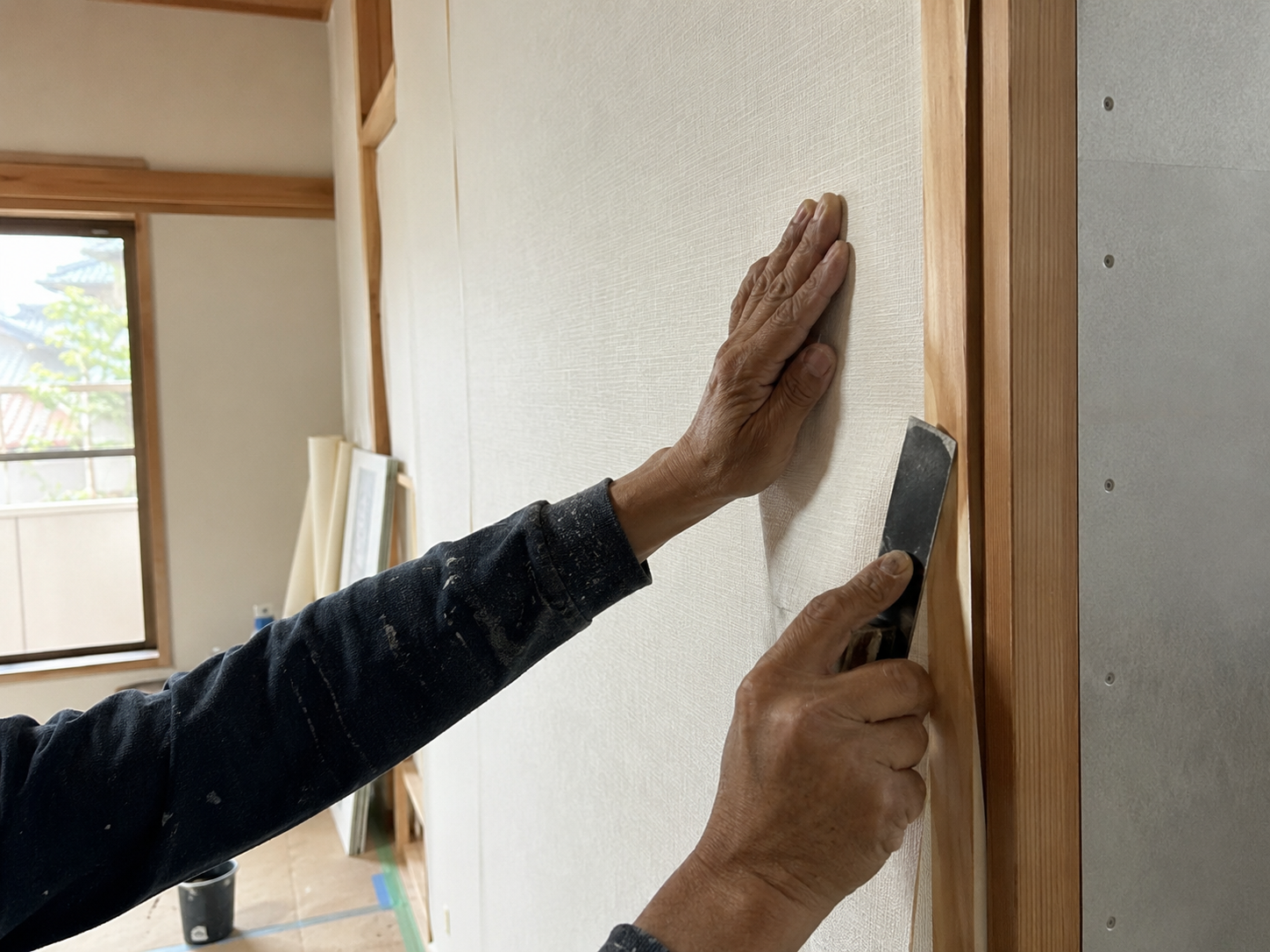 目黒区の全面改修 施工中の職人の様子
